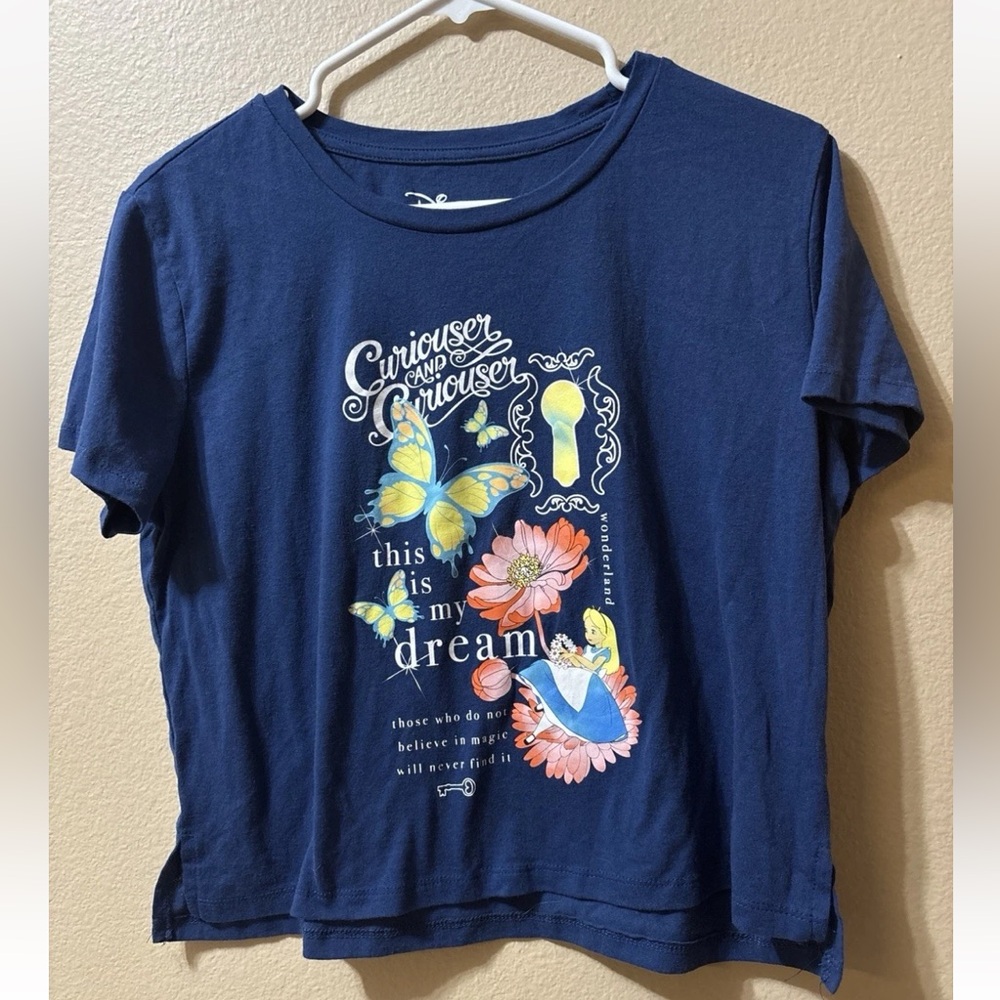ALICE IN WONDERLAND DISNEY CROP TEE SHIRT SIZE LARGE